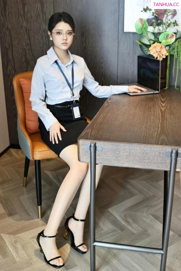   [XiuRen]高清写真图 2025.08.21 No.10674 糯梨子 性感OL第25张图片